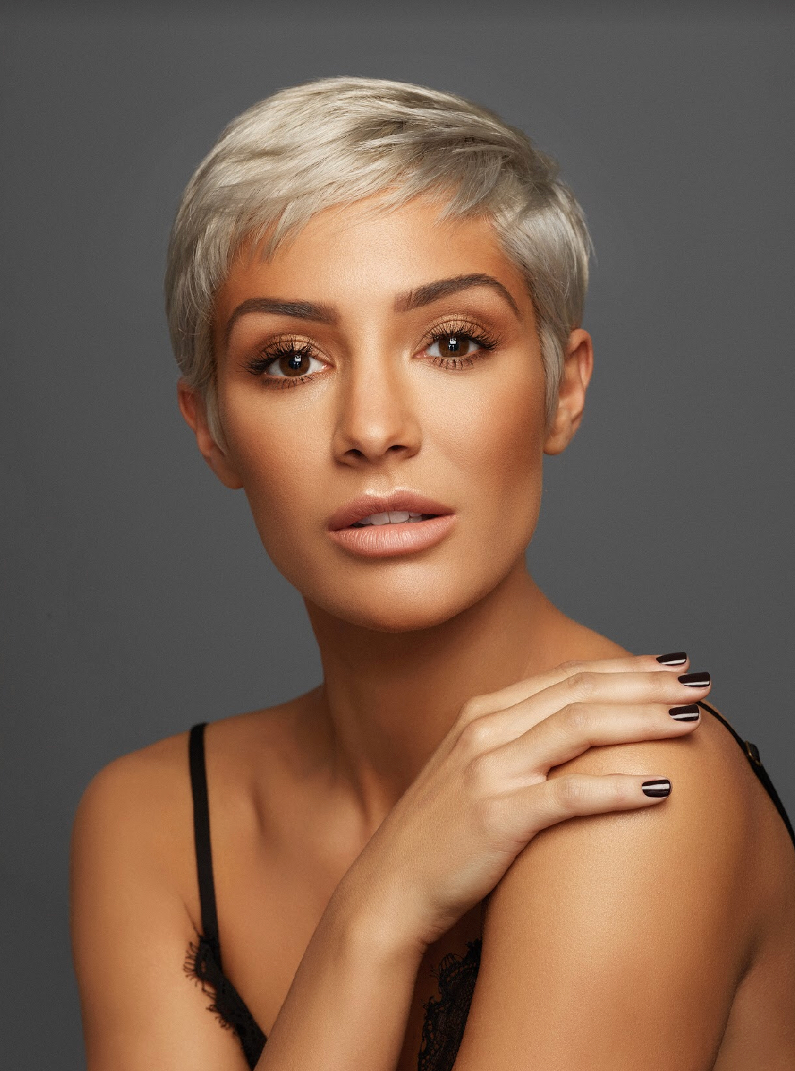 BE A GLOW HOE . . . WITH FRANKIE BRIDGE