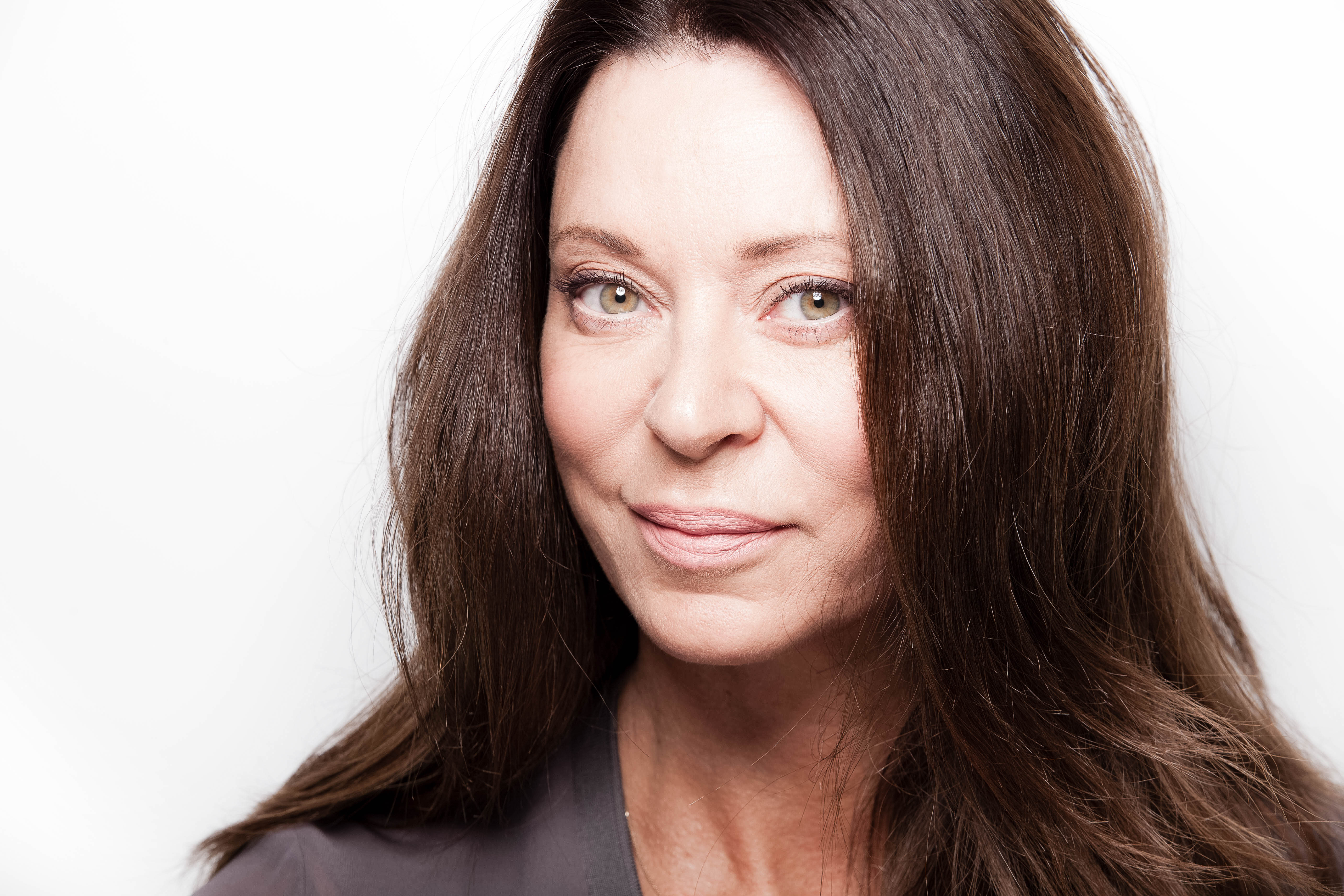 BE A GLOW HOE . . . WITH NICHOLA JOSS